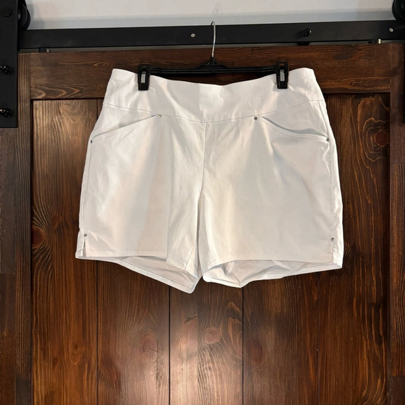 INC International Concepts Women's 10 Curvy White Mid Rise Pull-On Shorts NWT - Picture 4 of 5